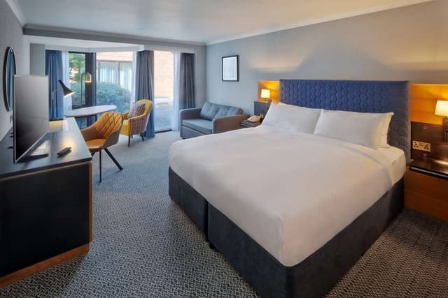 KING JUNIOR SUITE