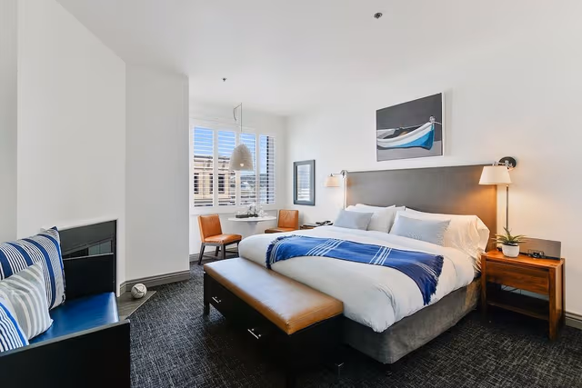 Basic Room, 1 King Bed