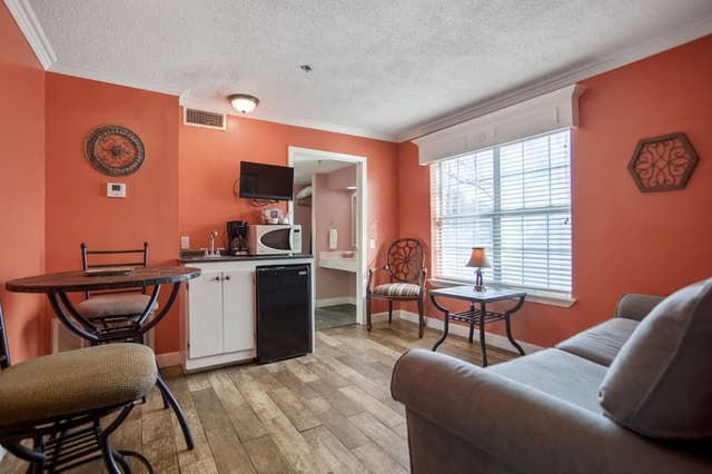 Suite, 1 Bedroom, Balcony, Pool View, Jetted Tub, Non Smoking