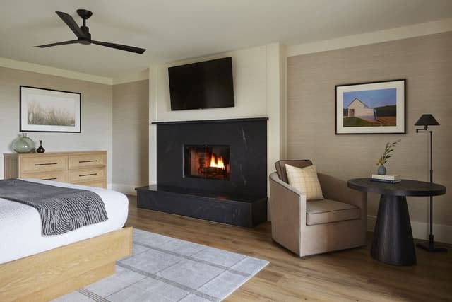 Room (Bodega Bay Lower)