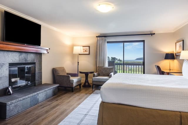 Room (Bodega Bay Lower)