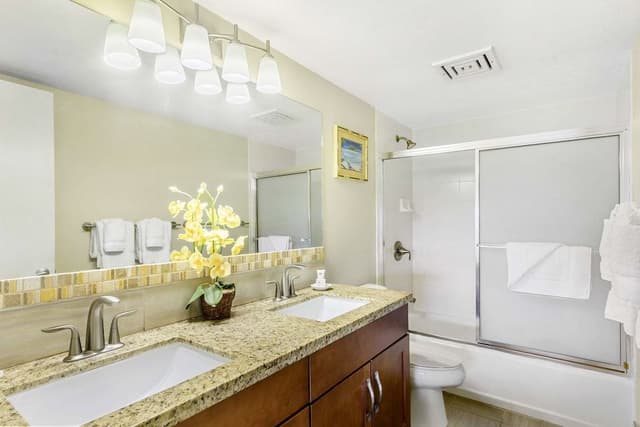 Suite, 2 Bedrooms (2 story unit)