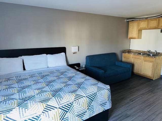 Standard Room, 1 Queen Bed, Non Smoking