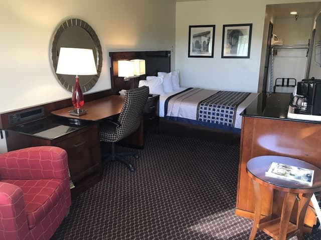 Standard Room, 1 Queen Bed