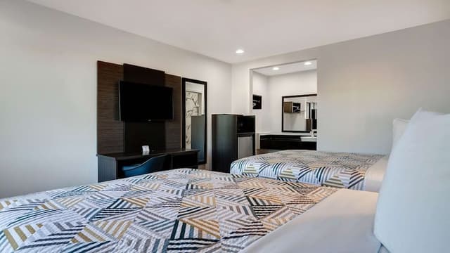 Deluxe Room, 2 Queen Beds, Non Smoking, Refrigerator & Microwave