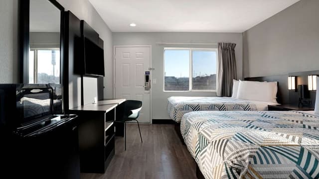 Deluxe Room, 2 Queen Beds, Non Smoking, Refrigerator & Microwave