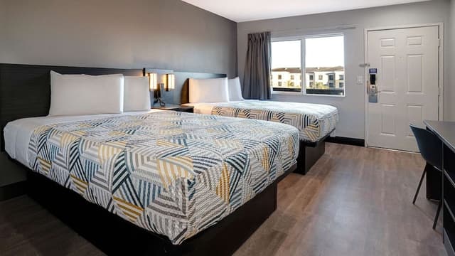 Deluxe Room, 2 Queen Beds, Non Smoking, Refrigerator & Microwave
