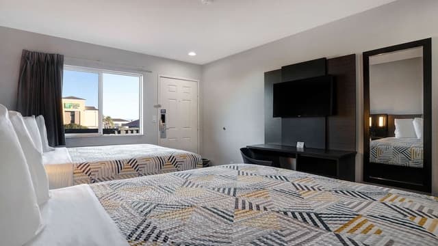 Deluxe Room, 2 Double Beds, Non Smoking, Refrigerator & Microwave