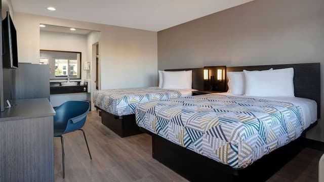 Deluxe Room, 2 Queen Beds, Non Smoking, Refrigerator & Microwave