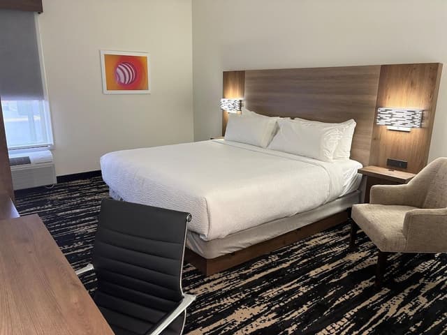 Standard Room, 1 King Bed, Accessible, Non Smoking