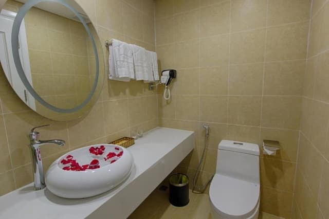 Deluxe twin room with partial sea view