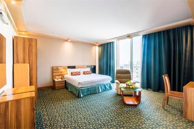 One-Bedroom Royal Suite