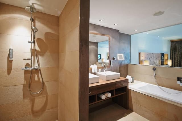 Family M (FAMILY Suite)
