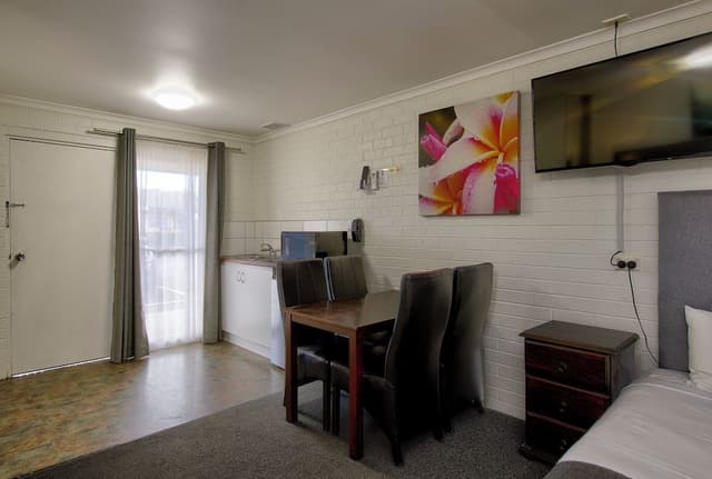 Large Family Suite (Double and 3 Singles)