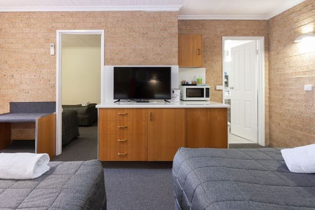 Family Room, Non Smoking, Kitchenette (2 Bedroom Family Suite)