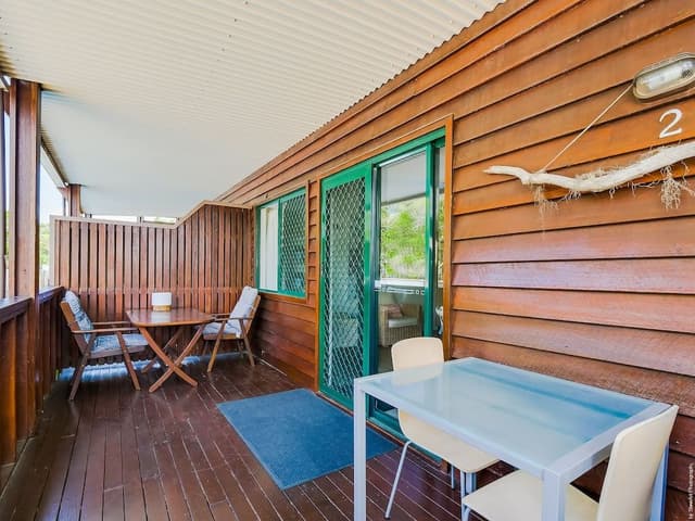 Deluxe Studio, 1 Queen Bed, Pool View - Not Pet Friendly