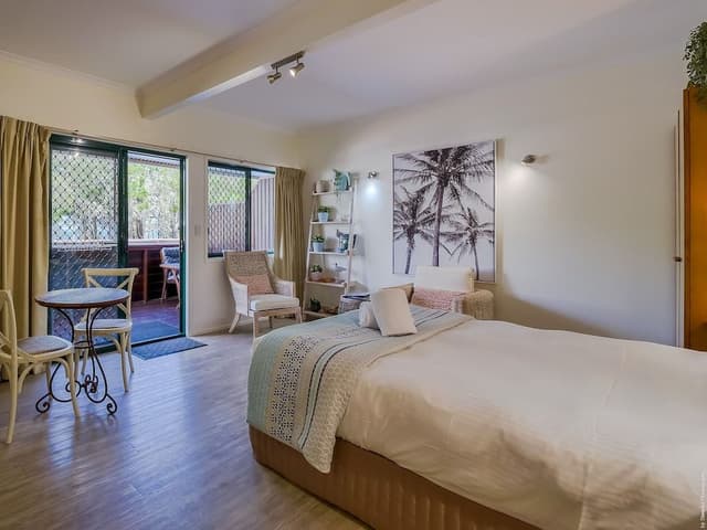 Deluxe Studio, 1 Queen Bed, Pool View - Not Pet Friendly