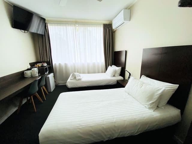 Standard Twin Room (2 Singles)