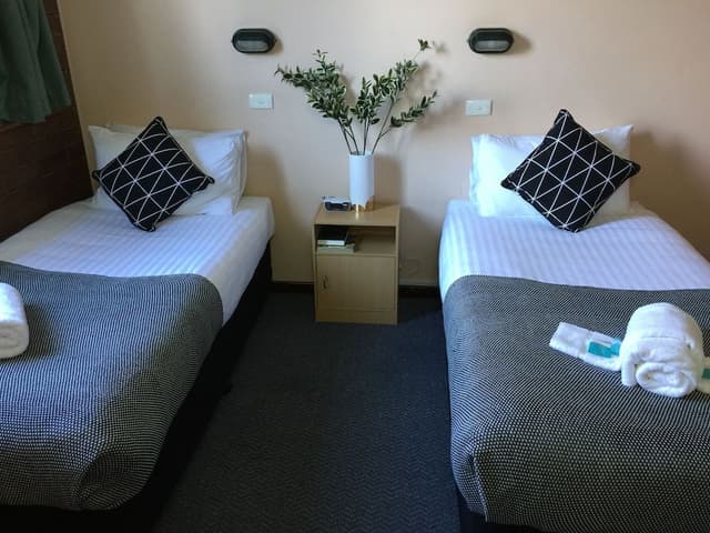 Standard Twin Room (2 Singles)