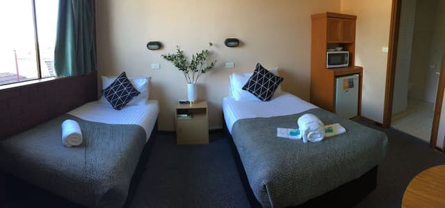 Standard Twin Room (2 Singles)