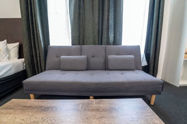 Family Room (1 Queen, 2 Singles)