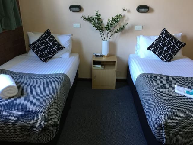 Standard Twin Room (2 Singles)