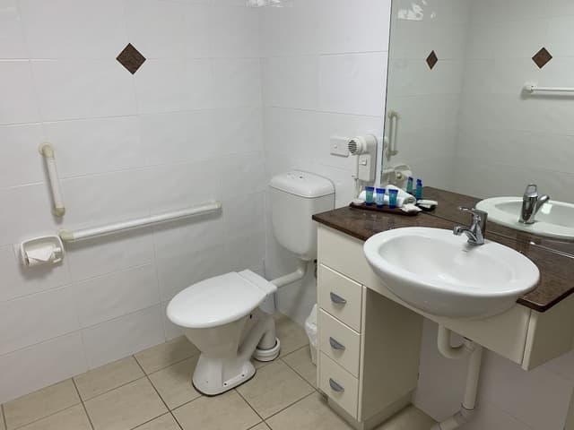 3 Bedroom Accessible Water View Apartment