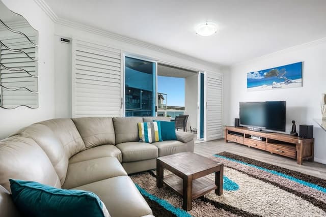 Superior Three Bedroom Apartment Partial Sea View
