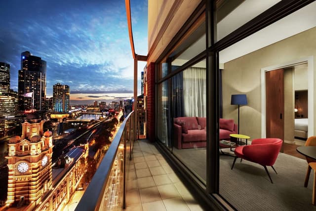 1 BEDROOM YARRA VIEW SUITE WITH BALCONY