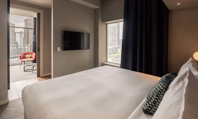1 BEDROOM YARRA VIEW SUITE WITH BALCONY