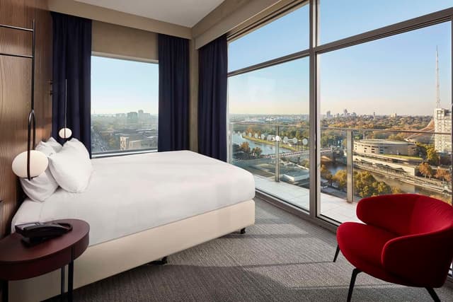 1 BEDROOM YARRA VIEW SUITE WITH BALCONY