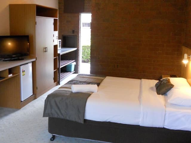 Standard Queen Room