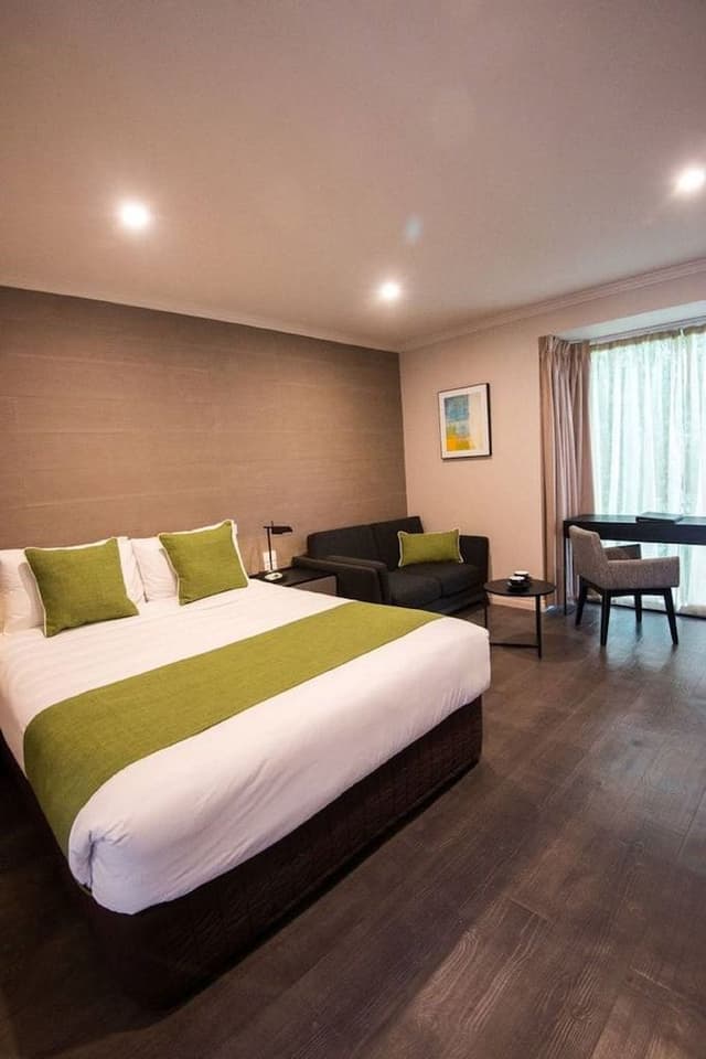 Premium Queen Suite