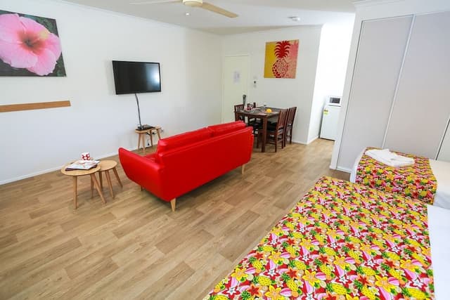 Triple Room (1 Queen and 1 Single Bed)