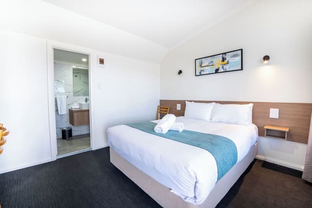 Executive Queen Bayview