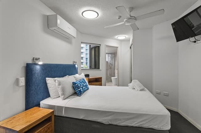 2 Bedroom Beachfront with Courtyard