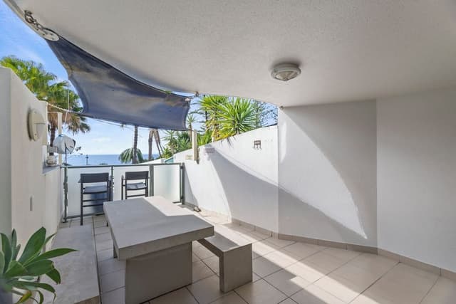 2 Bedroom Beachfront with Courtyard