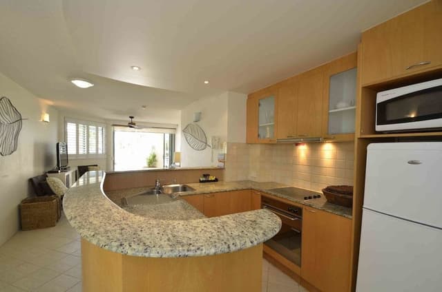 2 Bedroom Beachfront with Courtyard