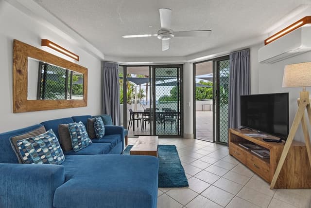 2 Bedroom Beachfront with Courtyard