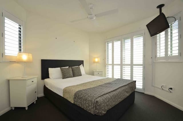 2 Bedroom Beachfront with Courtyard