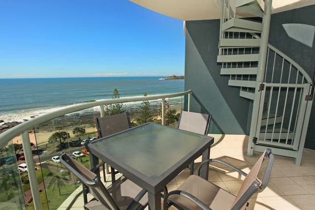 2 Bedroom Beachfront with Rooftop