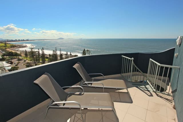 2 Bedroom Beachfront with Rooftop