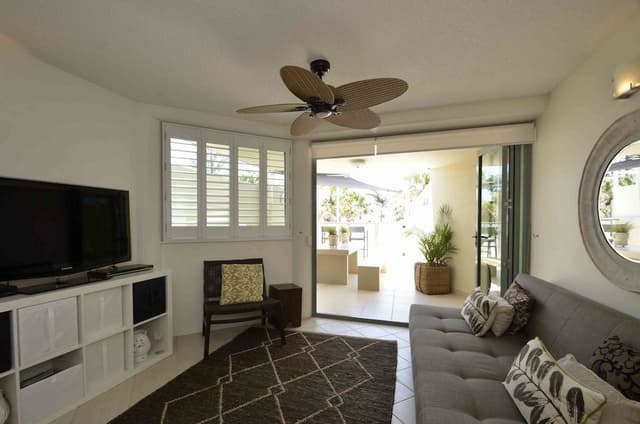 2 Bedroom Beachfront with Courtyard