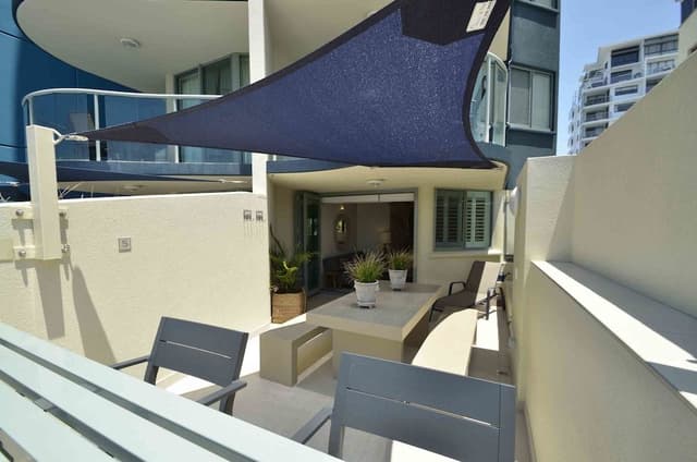 2 Bedroom Beachfront with Courtyard