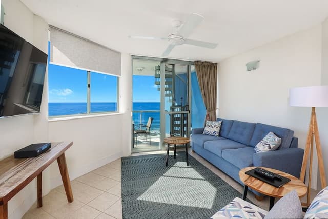 2 Bedroom Beachfront with Rooftop