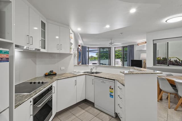 2 Bedroom Beachfront with Courtyard