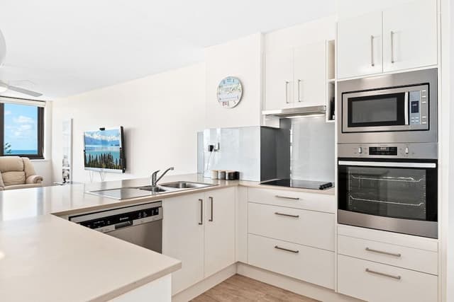 2 Bedroom Apartment, Full Ocean Views