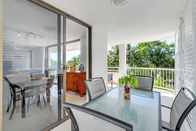 Deluxe Two Bedroom Ocean View Apartment - Top Floor