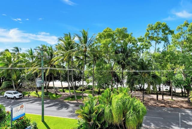 Deluxe Two Bedroom Ocean View Apartment - Top Floor