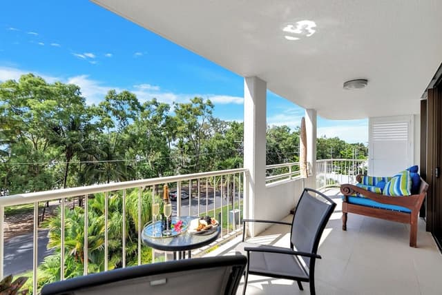 Deluxe Two Bedroom Ocean View Apartment - Top Floor